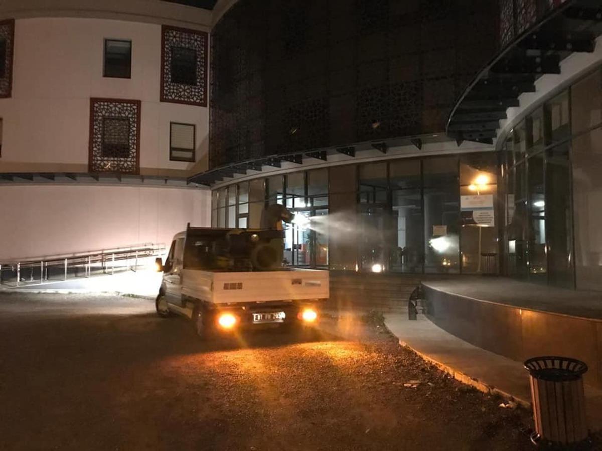 Sokaklarda temizlik &ccedil;alışmaları s&uuml;r&uuml;yor