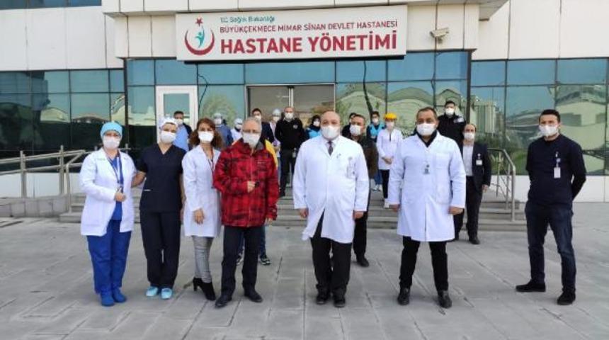 64 yaşındaki Prof. Dr. &Ouml;zyaral koronavir&uuml;s&uuml; yendi