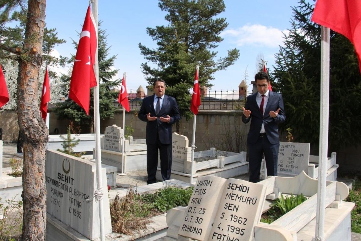 Oltu&rsquo;da 10 Nisan Polis g&uuml;n&uuml; 5 kişi ile  kutlandı