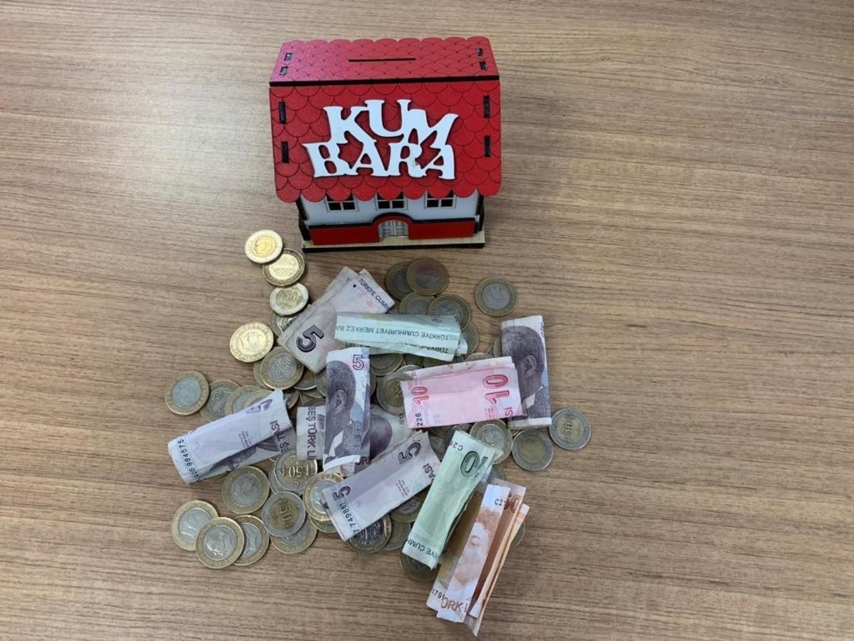 Tunceli&rsquo;de iki kardeş  kumbaralarındaki 211 TL&rsquo;yi bağışladı