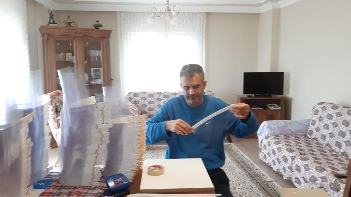 İzmit Belediyesi maske &uuml;retim at&ouml;lyesine d&ouml;n&uuml;şt&uuml;