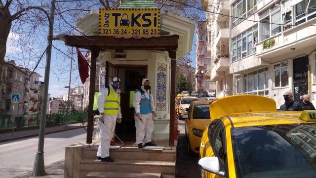 İzmit’te dezenfekte işlemleri aralıksız sürüyor 1