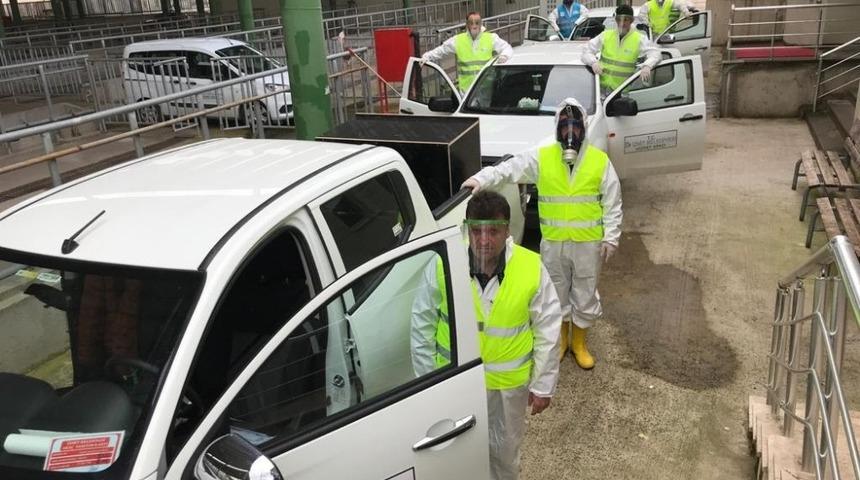 İzmit&rsquo;te dezenfekte işlemleri aralıksız s&uuml;r&uuml;yor