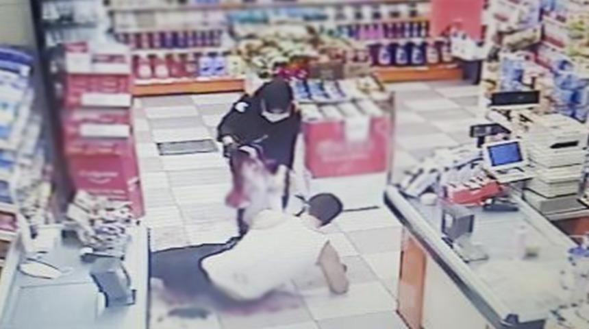 Yer: İstanbul! Evinde eşini başka biriyle g&ouml;r&uuml;nce dehşet sa&ccedil;tı