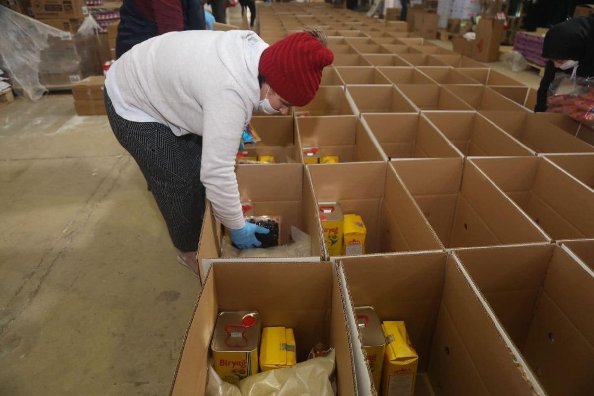 Bandırma&rsquo;da ihtiya&ccedil; sahiplerine yardım dağıtılıyor