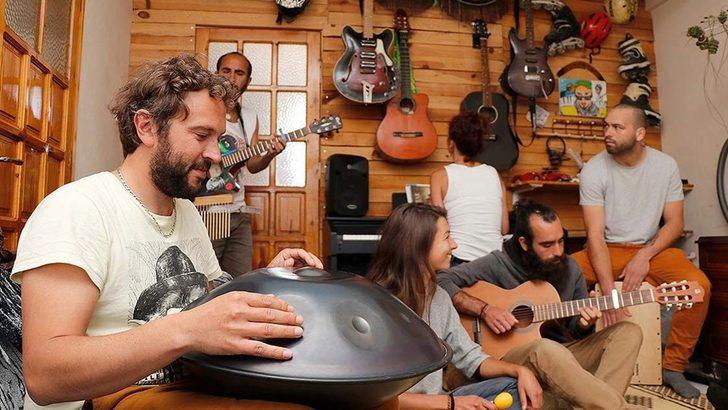 Kamp sırasında tanışmıştı! 6 Fransız , 1 İspanyol'u evinde ağırlıyor G3