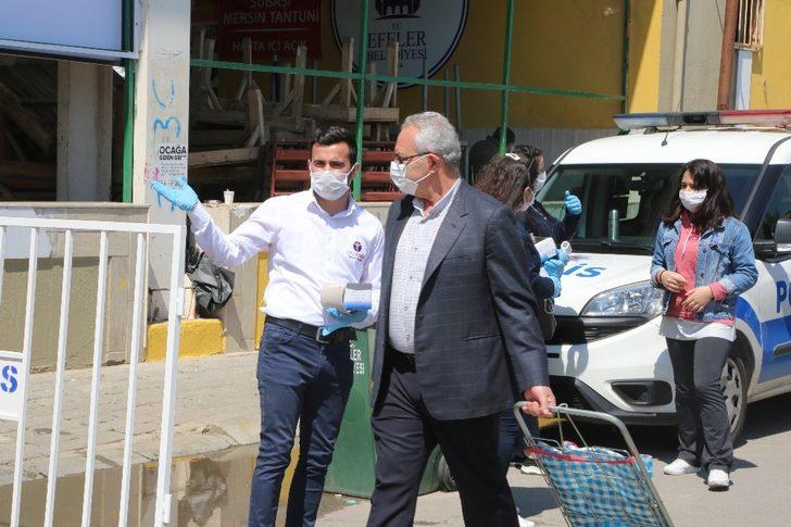 Efeler’de pazaryerlerinde dezenfeksiyon tüneliyle önlem alındı G2