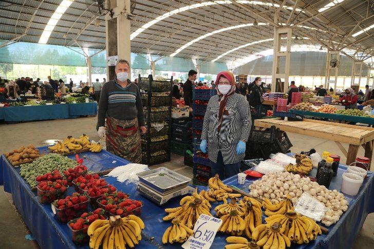 Efeler’de pazaryerlerinde dezenfeksiyon tüneliyle önlem alındı G3