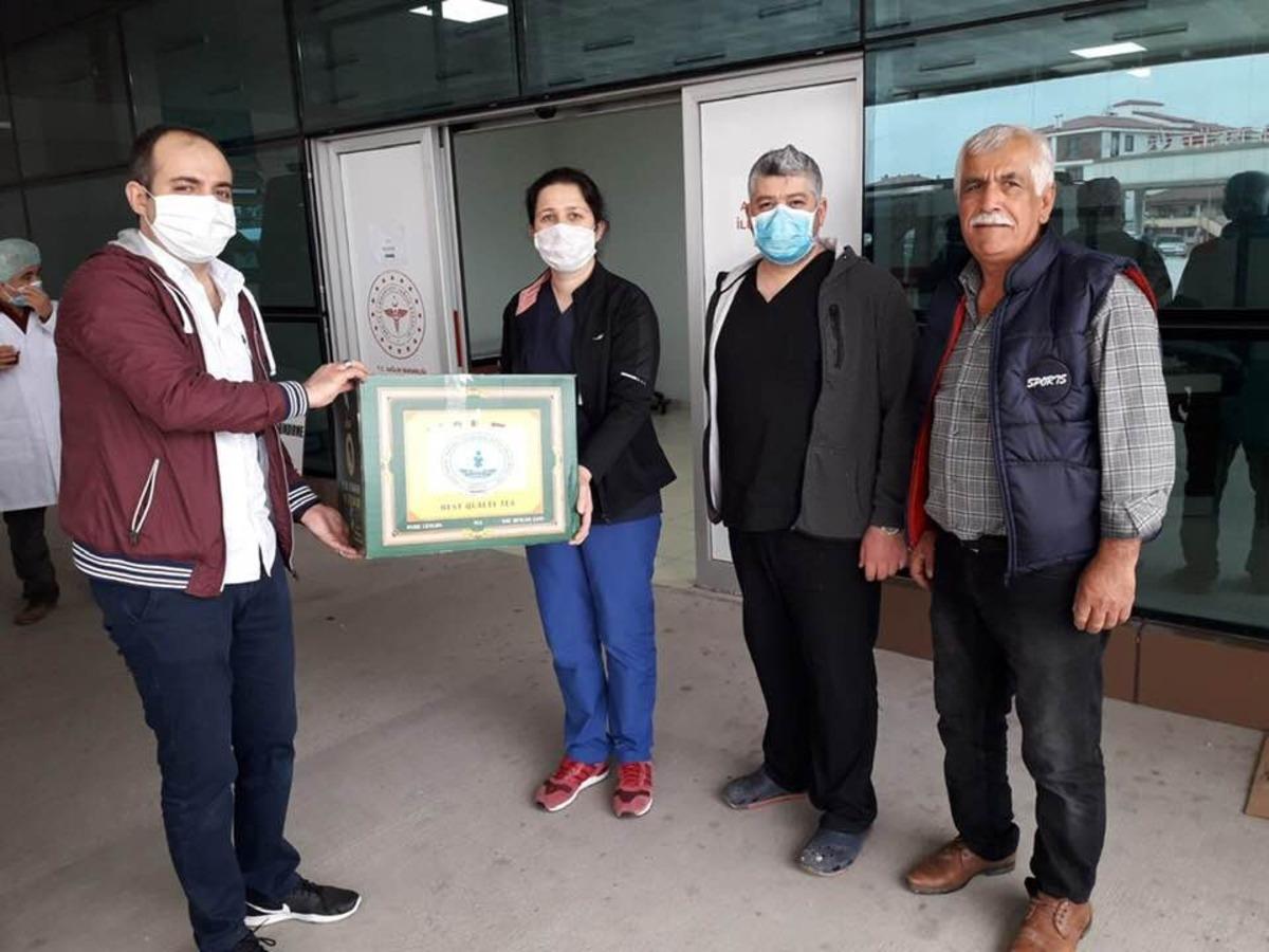 Sağlık &ccedil;alışanlarına halk eğitimden maske desteği