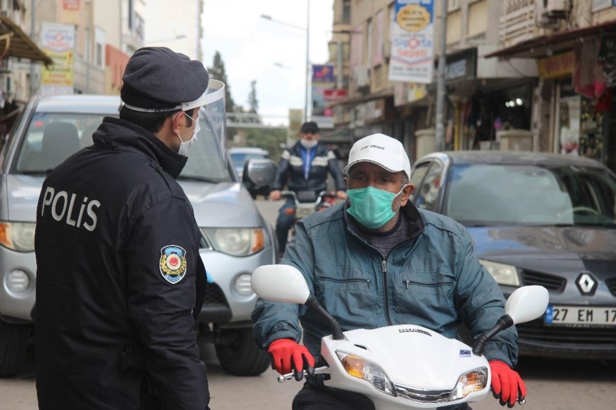 Kilis&rsquo;te polis korona vir&uuml;s denetimlerini sıkılaştırdı