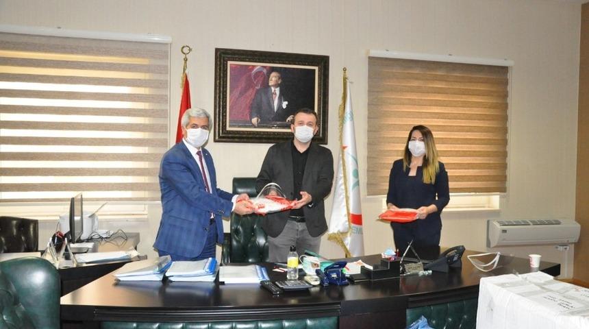 Erdemlililer Platformundan sağlık &ccedil;alışanlarına maske ve tulum desteği