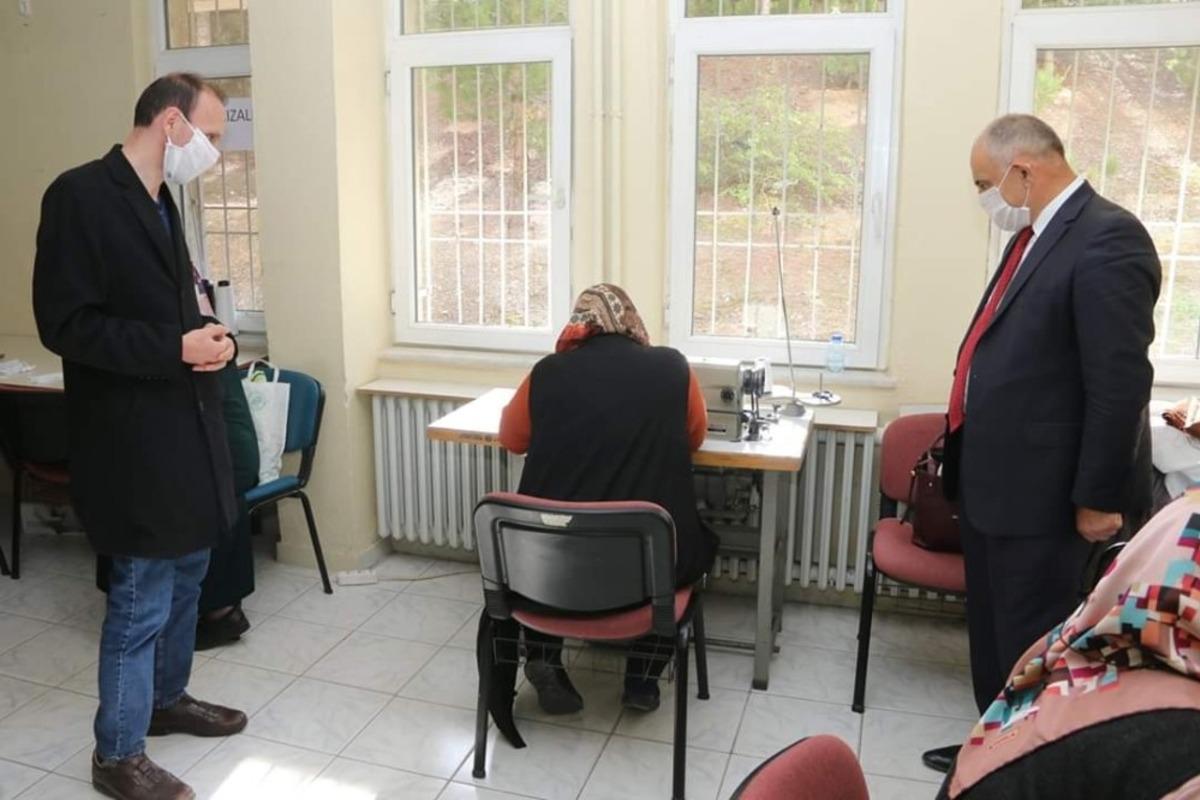 Yahyalı&rsquo;da Maske &Uuml;retimine Başlandı