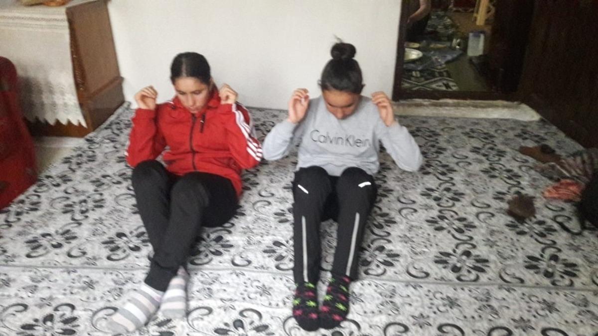 Ağrı GSİM &ldquo;Evde Kal Hareketsiz Kalma&rdquo; sloganı ile spor yaptırıyor