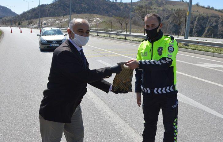 Başkan Özdemir’den polislere hediye G1