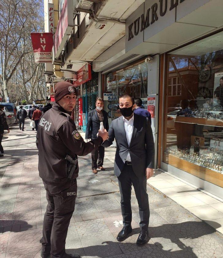 MHP Çankaya İlçe Başkanlığı dezenfektan dağıttı G2