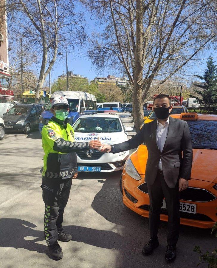 MHP Çankaya İlçe Başkanlığı dezenfektan dağıttı G3