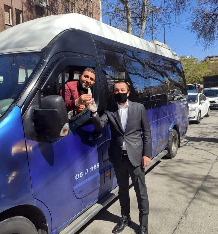 MHP Çankaya İlçe Başkanlığı dezenfektan dağıttı G4