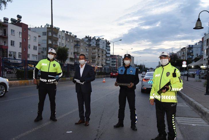 Başkan Yılmaz’ın mektupları, gece nöbetindeki polislere de ulaştı G2