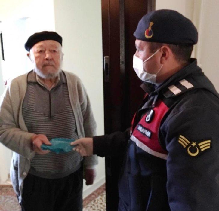 86 yaşındaki amcadan 10 bin lira bağış G2