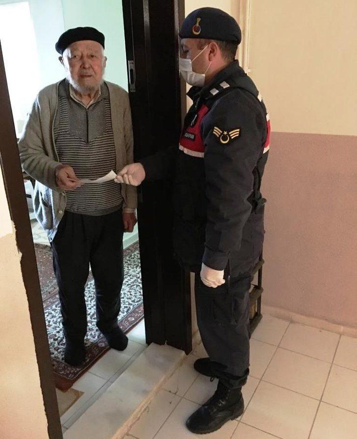 86 yaşındaki amcadan 10 bin lira bağış G3