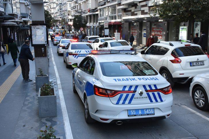 Samsun'da şehir turu atan emniyet mensupları "Evde kal" çağrısı yaptı G1