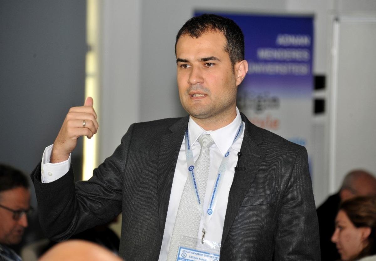 &lsquo;Siyaset G&uuml;ndeminde K&ouml;şe Kapmaca&rsquo; piyasaya &ccedil;ıktı