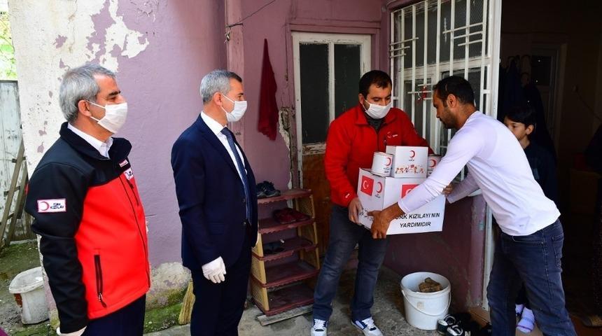 ihtiya&ccedil; sahiplerine gıda kolisi