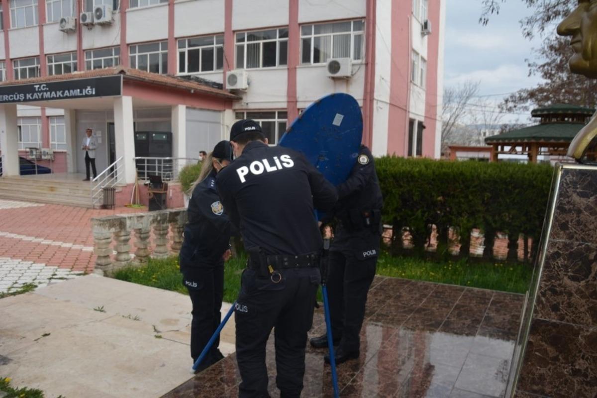 Gerc&uuml;ş&rsquo;te korona vir&uuml;s &ouml;nlemli Polis Haftası kutlaması