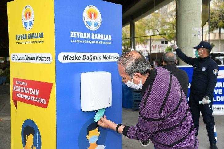 Adana Büyükşehir Belediyesi’nden semt pazarı girişlerine maske kabini G3