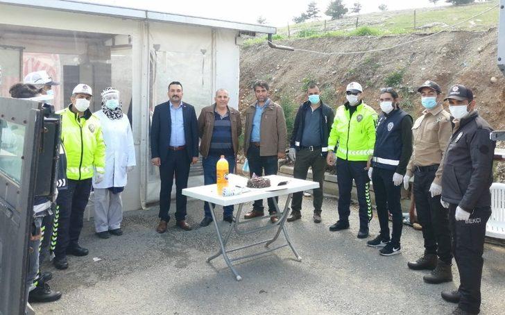 Uygulama yapan polisler için pasta kesildi G3