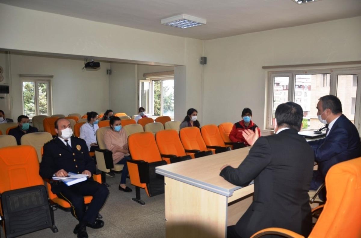 Vali Soyt&uuml;rk Emniyet Personeli ve Sağlık&ccedil;ılarla bir araya geldi