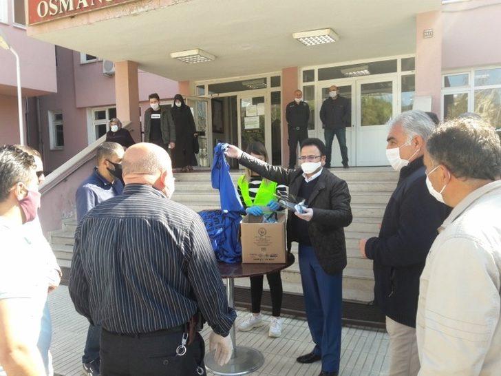 Sosyal yardım parasını dağıtacak personele maske ve yelek G2