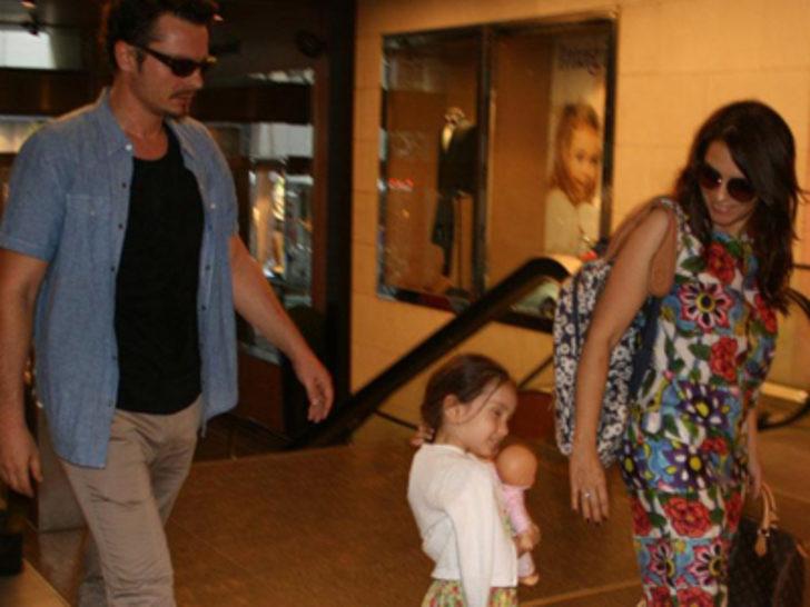 Yeşim Salkım ve Hakan Eratik alışverişte G3