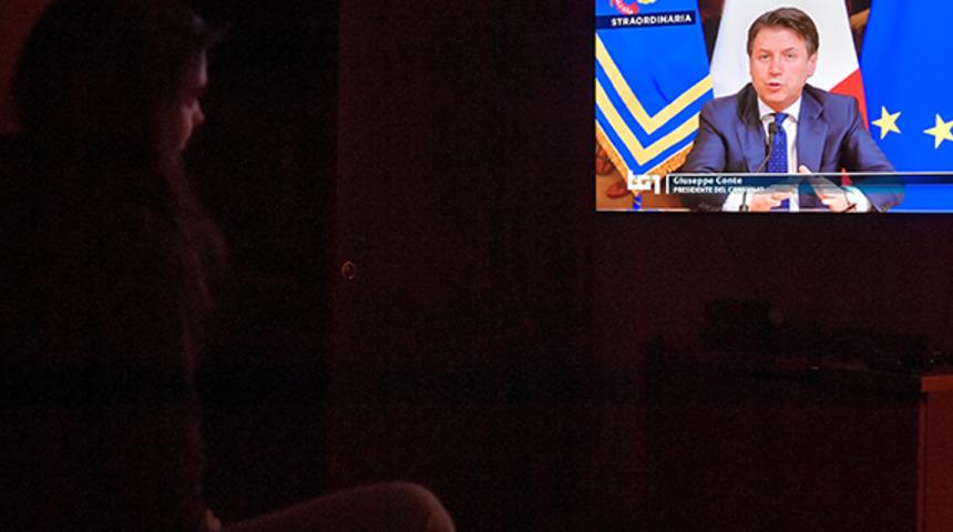 İtalya ekrana kilitlendi! Başbakan Conte a&ccedil;ıkladı: Sokağa &ccedil;ıkma yasağı uzatıldı