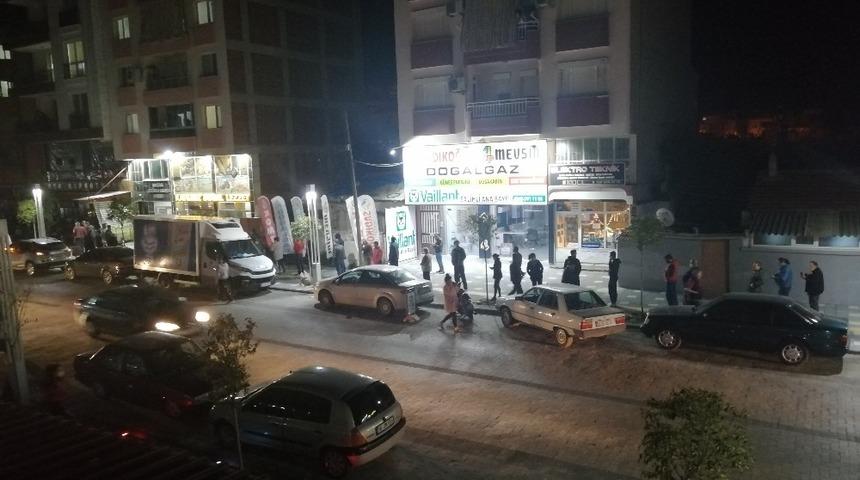 Sosyal mesafeli ekmek kuyruğu