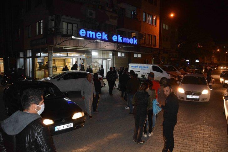 Ortaca’da sokağa çıkma yasağının ardından vatandaşlar fırınlara akın etti G3