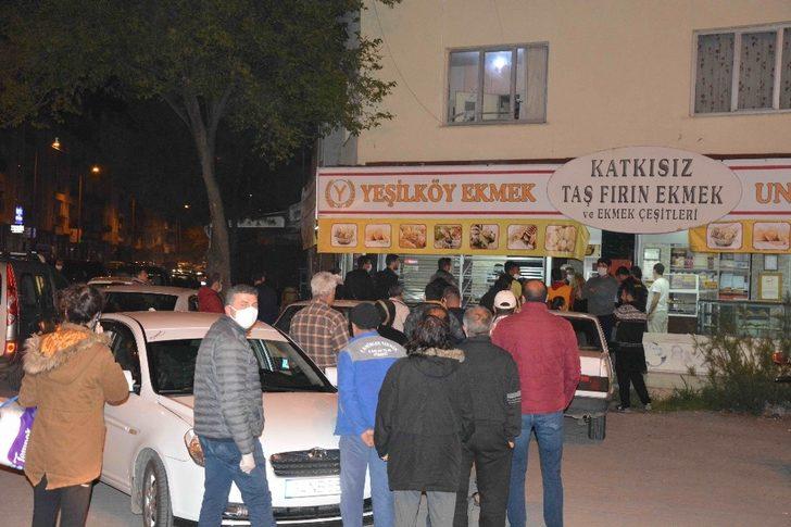 Ortaca’da sokağa çıkma yasağının ardından vatandaşlar fırınlara akın etti G4