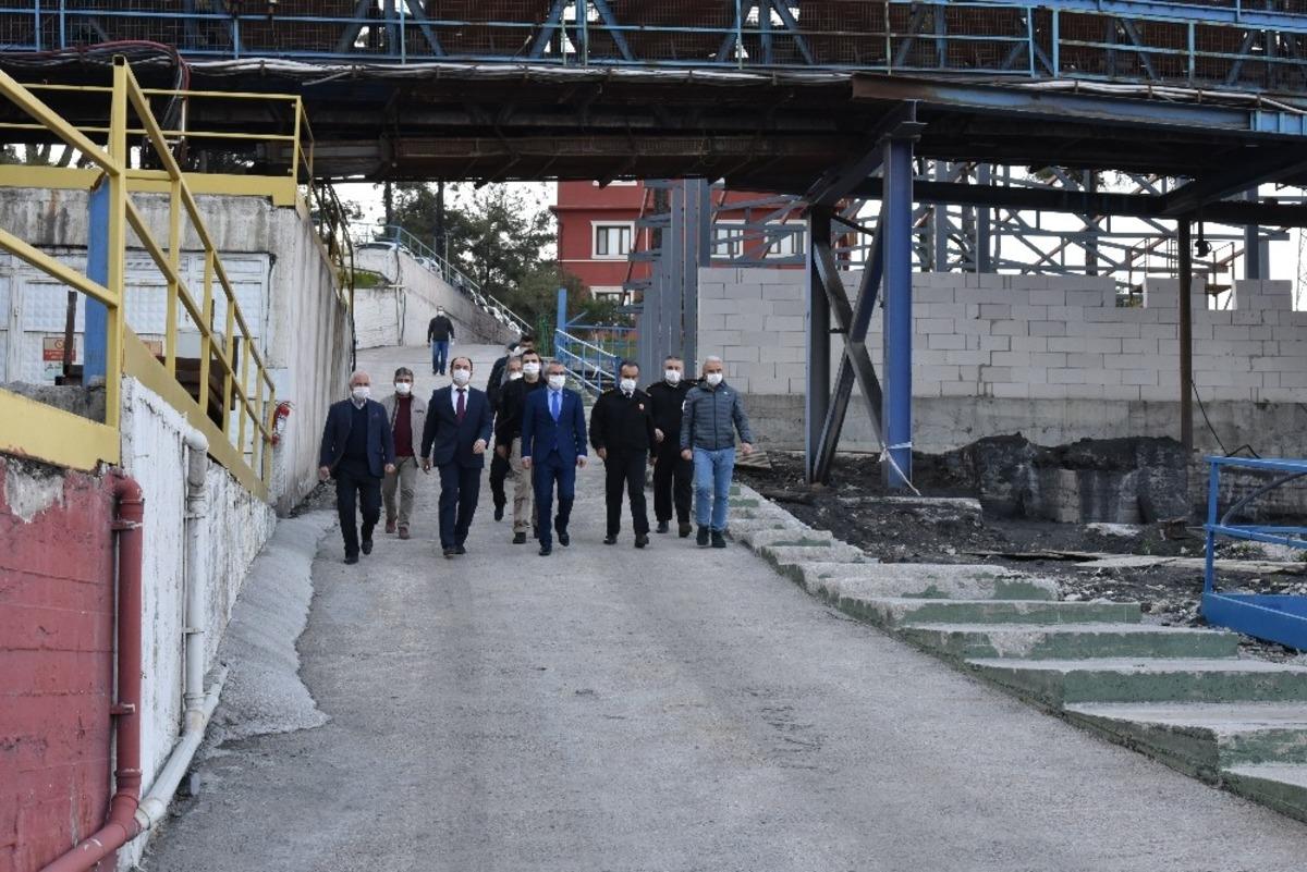 Vali Deniz, g&ouml;&ccedil;&uuml;k meydana gelen madende incelemelerde bulundu