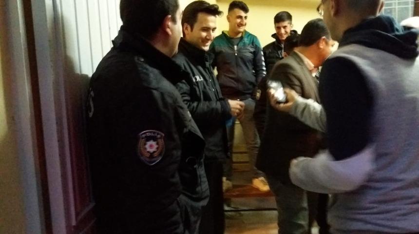 Muhtardan polislere s&uuml;rpriz