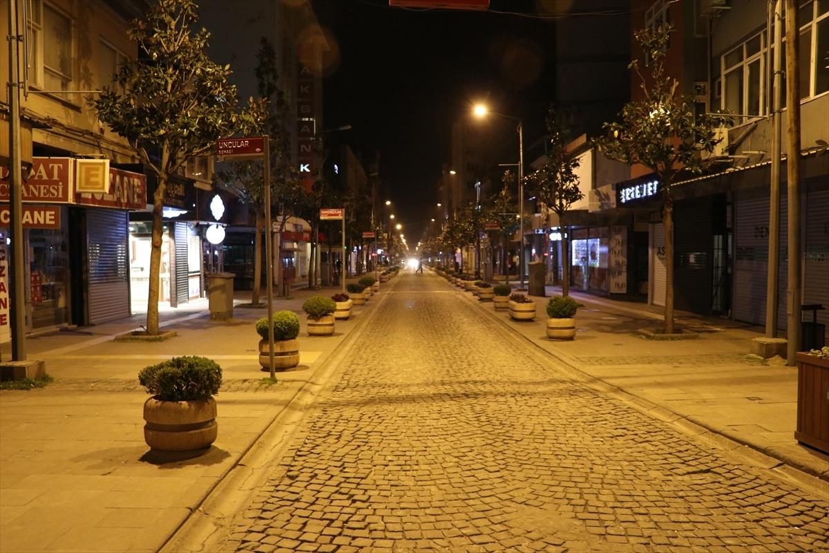 Bursa, Eskişehir ve Balıkesir'de sokağa &ccedil;ıkma yasağının ardından sessizlik hakim