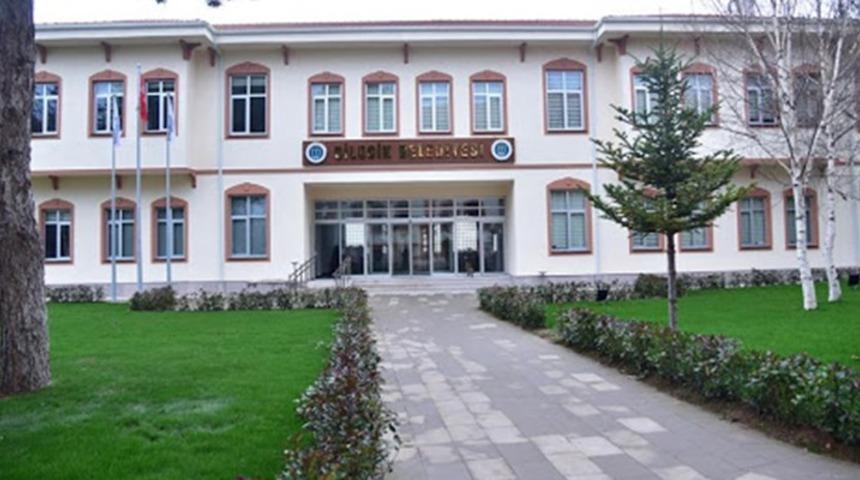 Sosyal medyada g&uuml;ndem oldu! Bilecik Belediyesi 'b&uuml;y&uuml;kşehir değiliz' anonsu yapmadıklarını a&ccedil;ıkladı