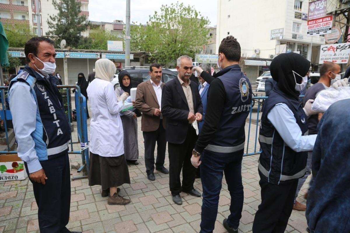 Cizre&rsquo;de ateş &ouml;l&ccedil;erli ve maskeli pazar denetimi