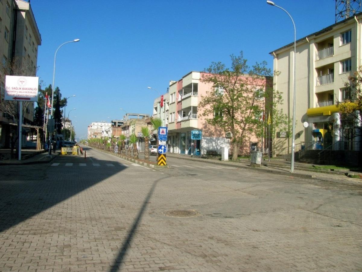 Araban&rsquo;da caddeler sessizliğe b&uuml;r&uuml;nd&uuml;