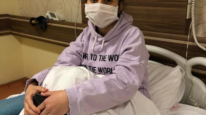 Rize'de Kovid-19 tedavisi g&ouml;ren gen&ccedil; kıza s&uuml;rpriz doğum g&uuml;n&uuml;