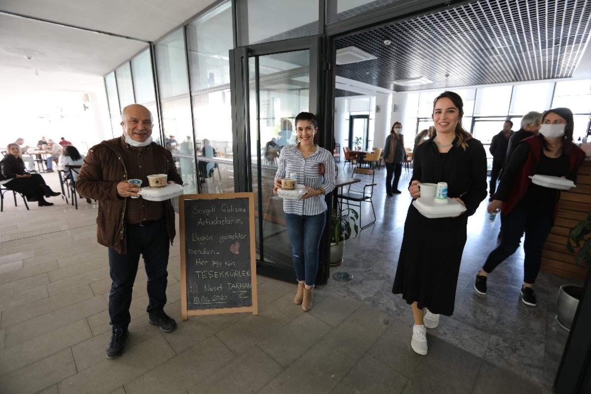 Başkan Tarhan&rsquo;dan &ccedil;alışanlarına &ouml;ğle yemeği jesti