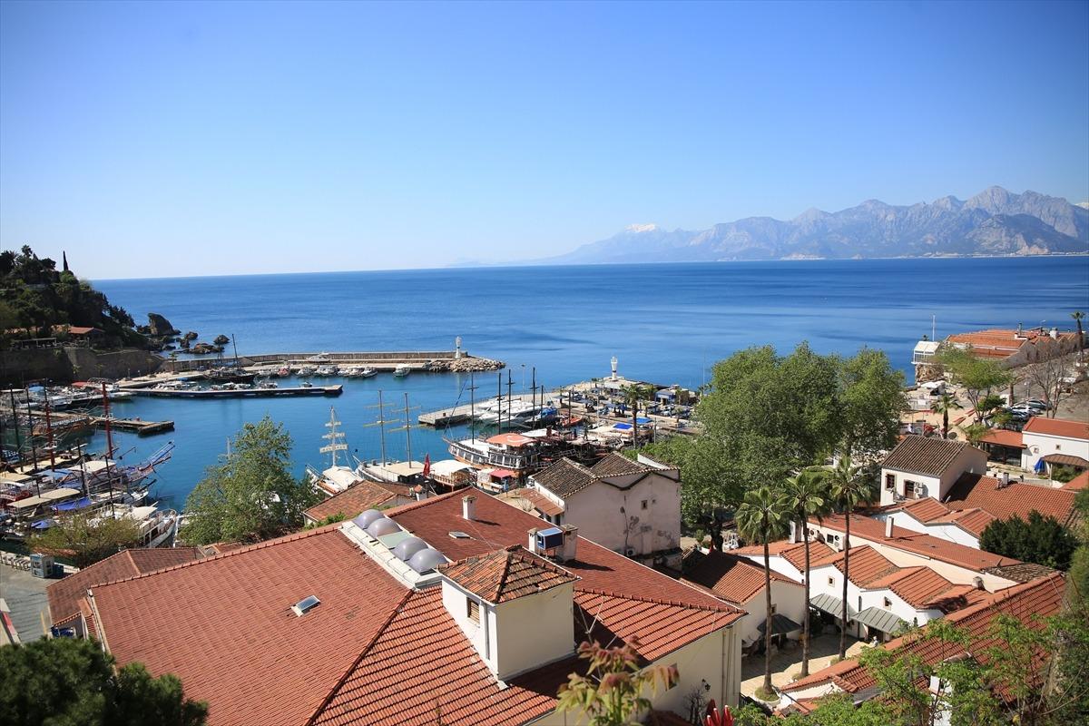 Antalya ve Muğla'da sokağa &ccedil;ıkma yasağının ardından sessizlik hakim