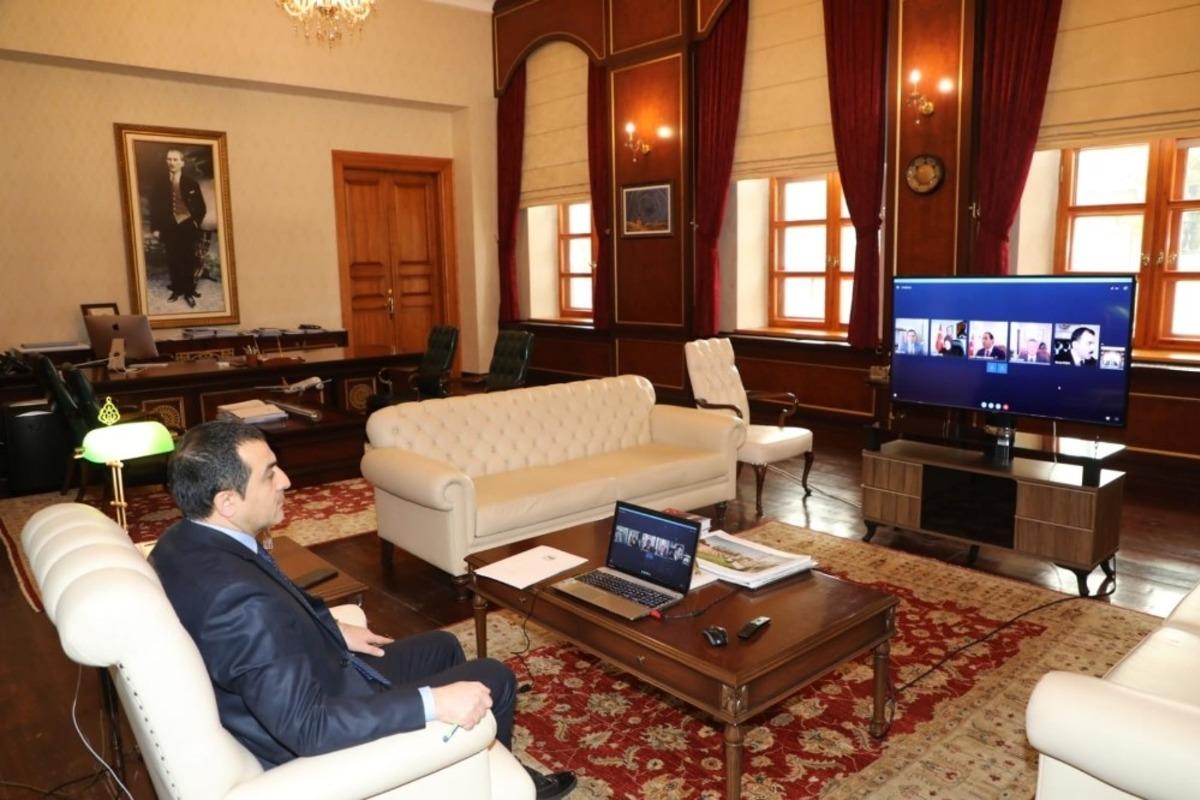 Vali &Ouml;ks&uuml;z,  kaymakamlarla video konferans yaptı