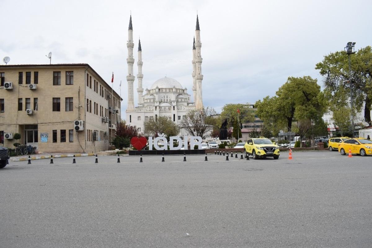 Iğdır Vali Yolu Caddesi boş kaldı
