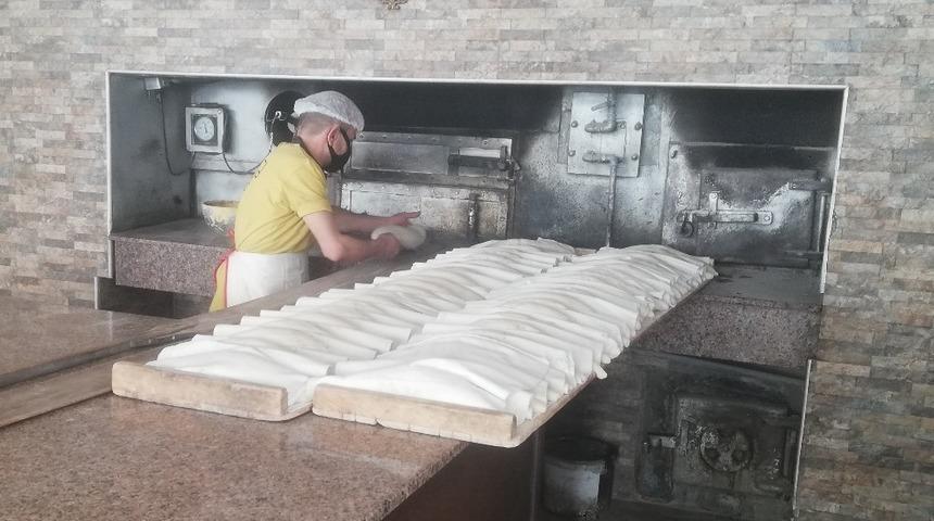 Hayrısever fırıncı bedava ekmek dağıtımı