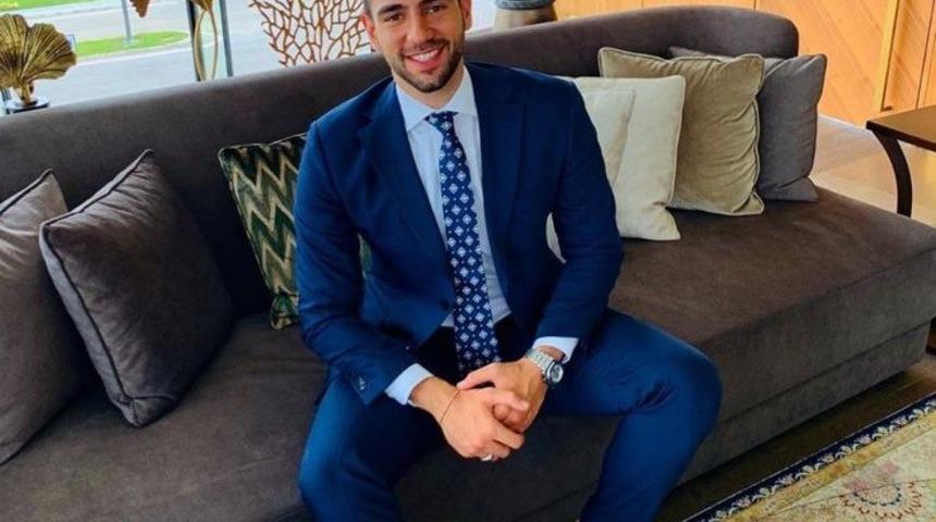 &Uuml;nl&uuml; iş adamı Ahlat&ccedil;ı, &lsquo;Biz Bize Yeteriz Kampanyası&rsquo;na 1.5 milyon TL bağışladı